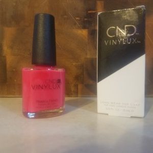 CND Vinylux Long wear topcoat and weekly polish